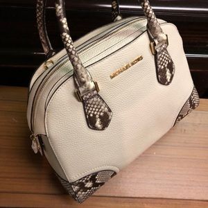 BRAND NEW MICHAEL KORS PURSE
